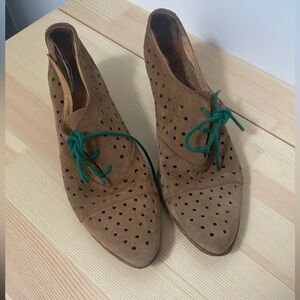 Fluevog suede heeled shoes
